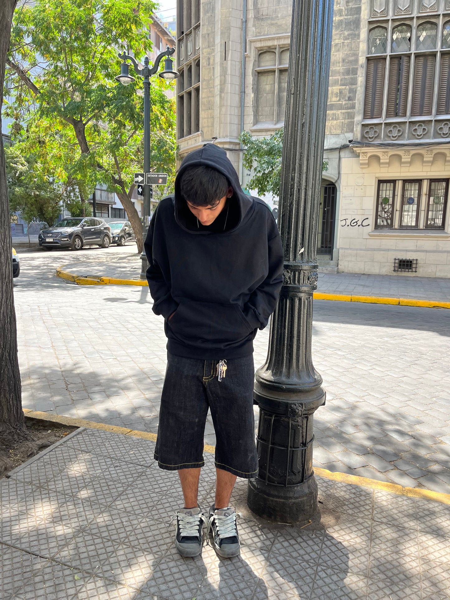 Hoodie basic negro mangas globo