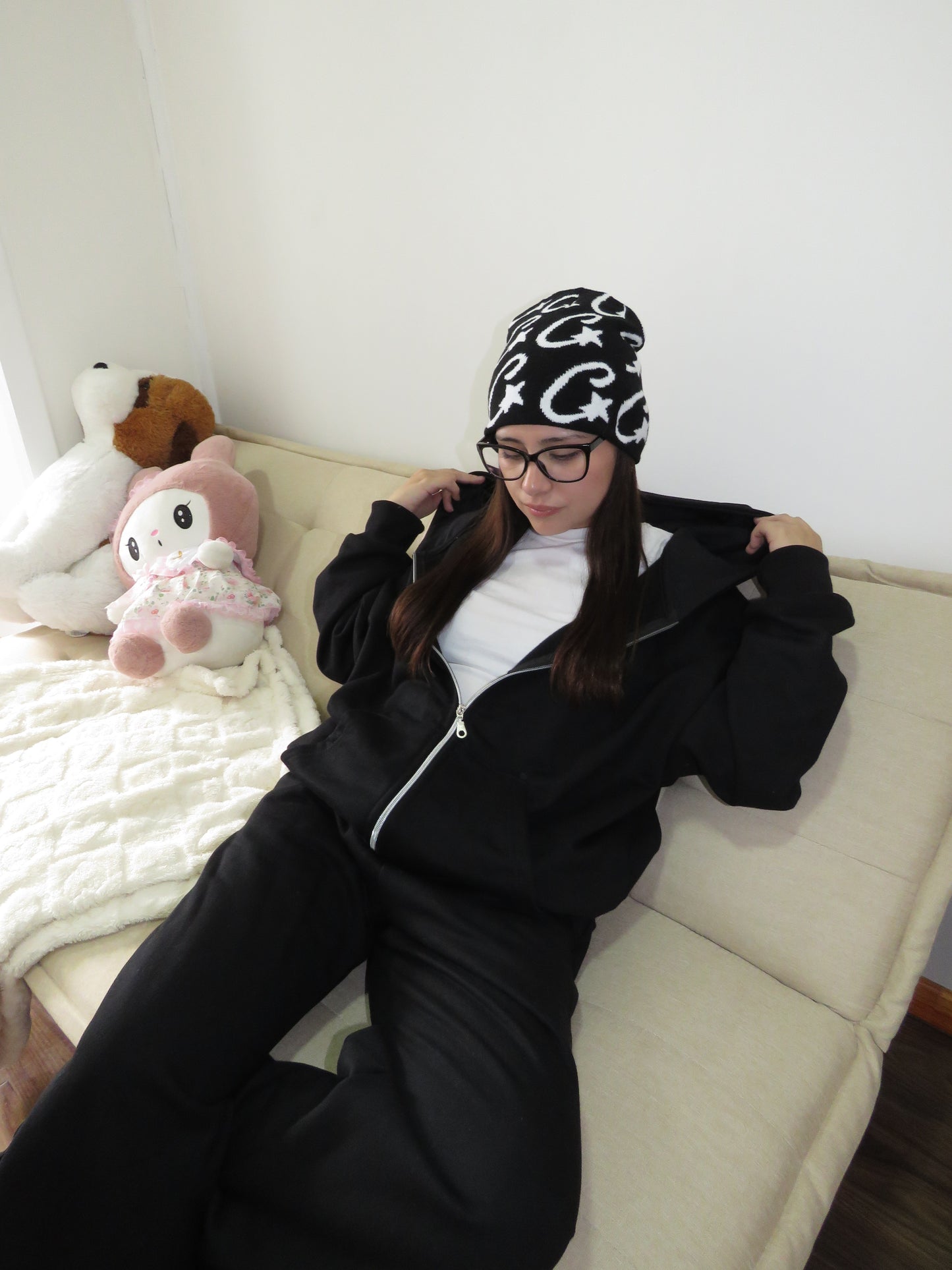 Basic Black - Hoodie Zip Mangas Globos