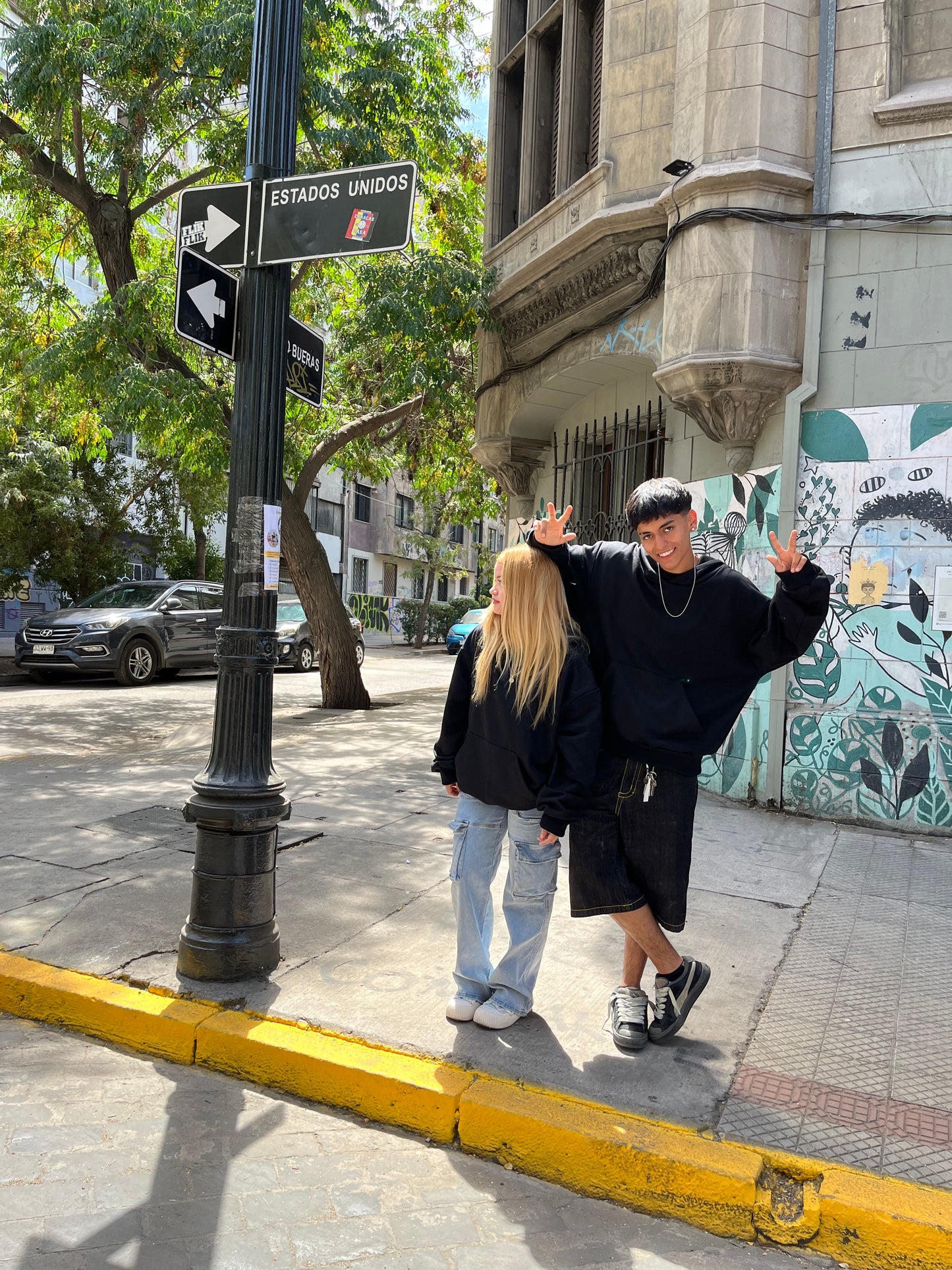 Hoodie basic negro mangas globo