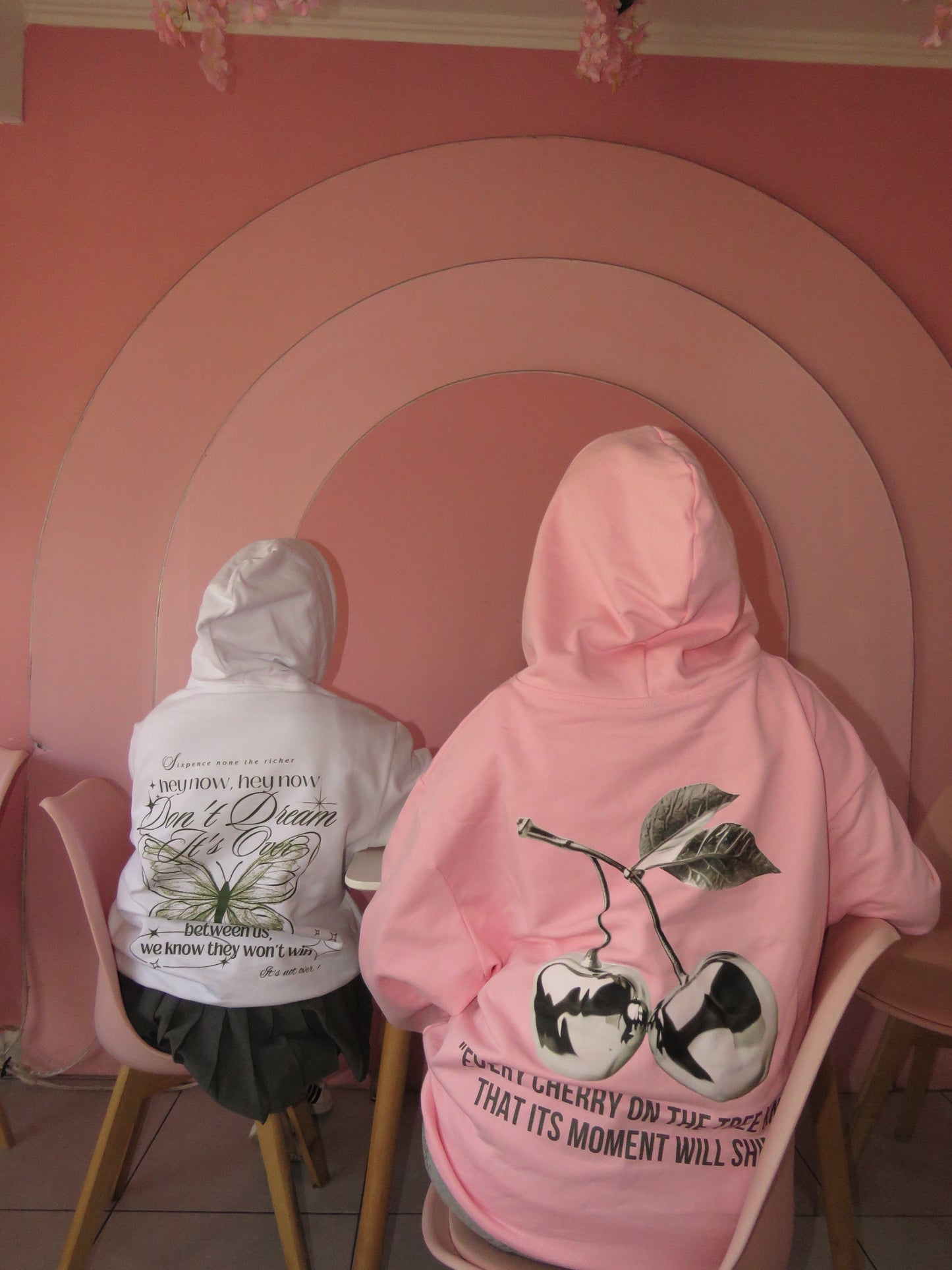 Hoodie cherry modelo mangas globo ⭑