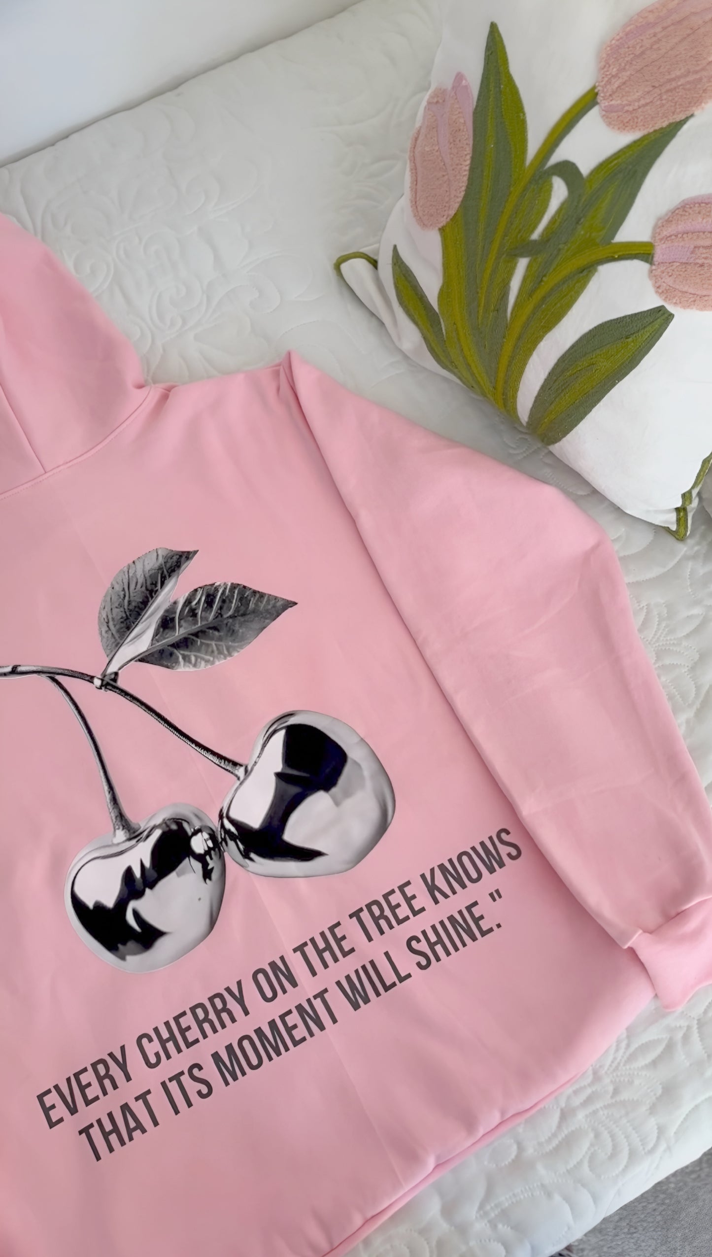 Hoodie cherry modelo clásico rosado pastel