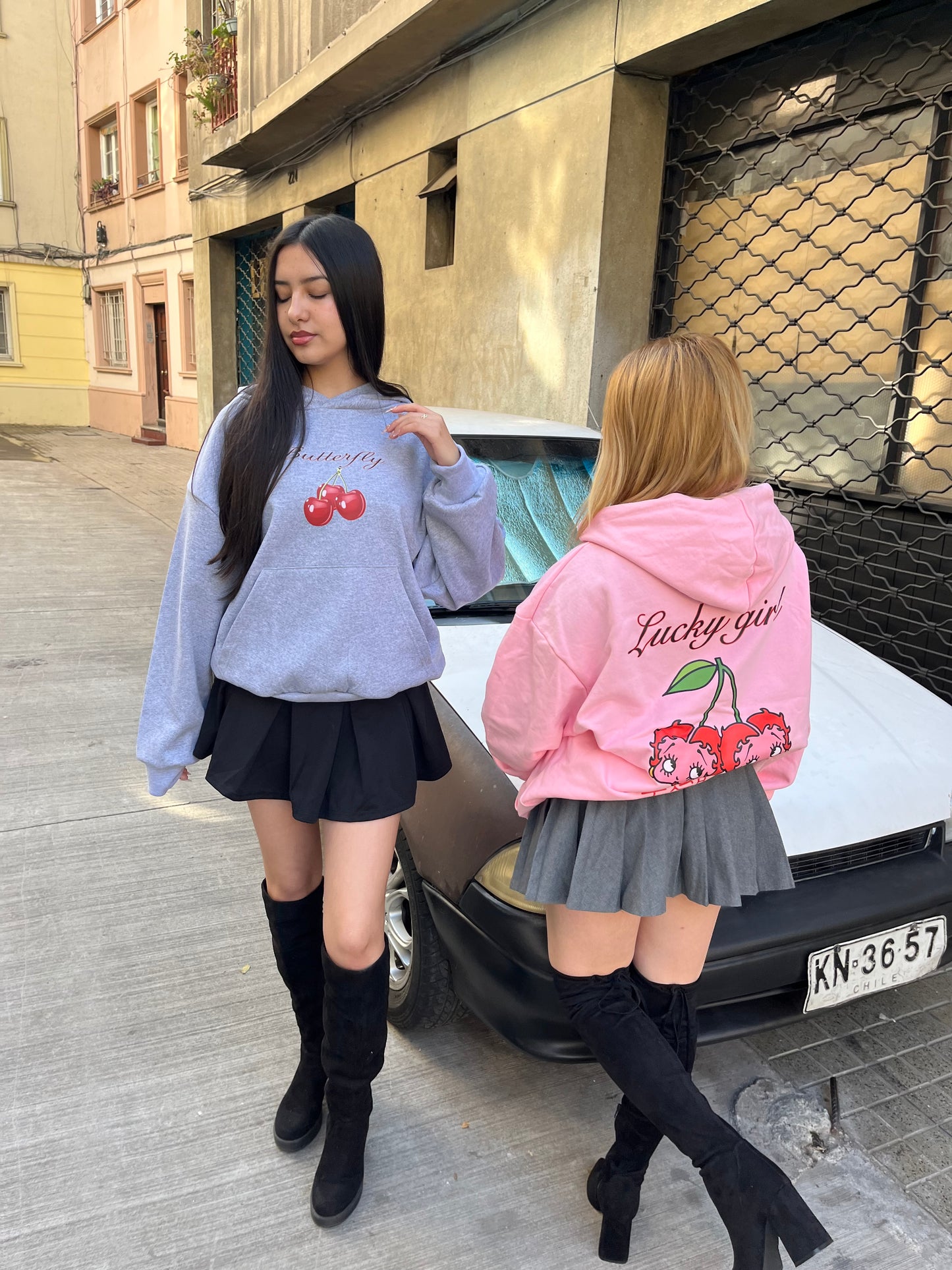 Hoodie cherry modelo mangas globo ⭑
