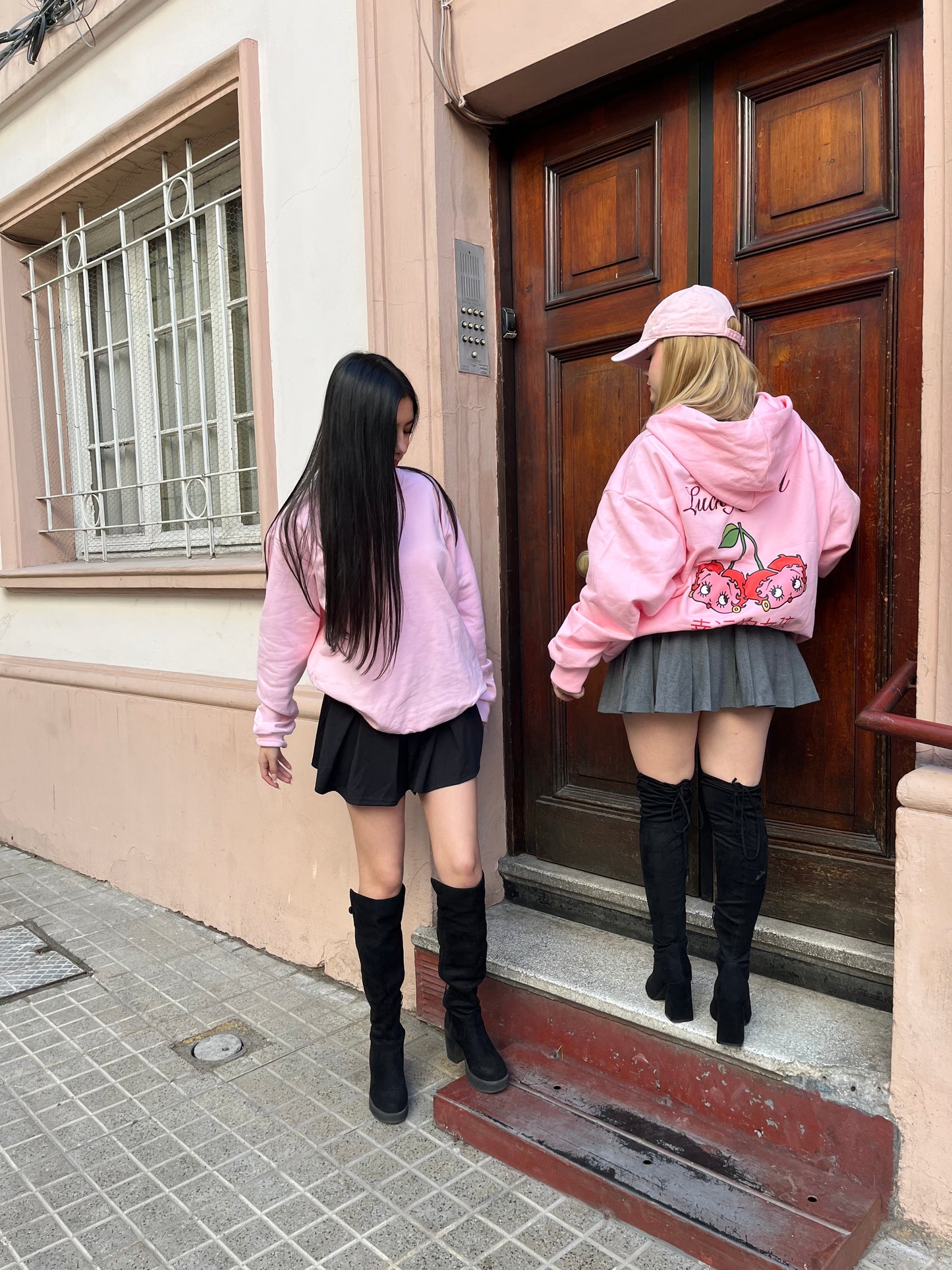 Hoodie cherry modelo mangas globo ⭑