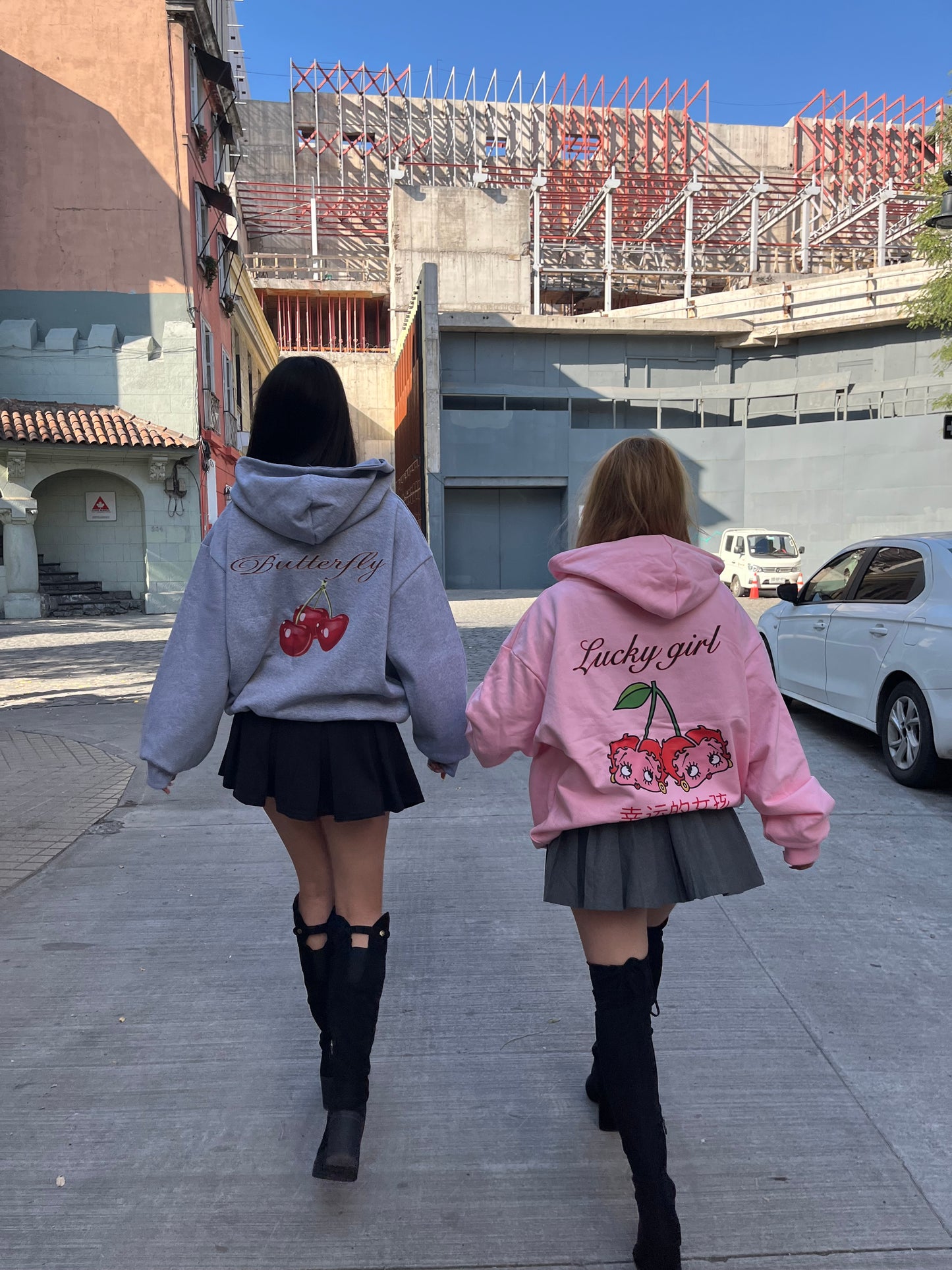 Hoodie cherry modelo mangas globo ⭑