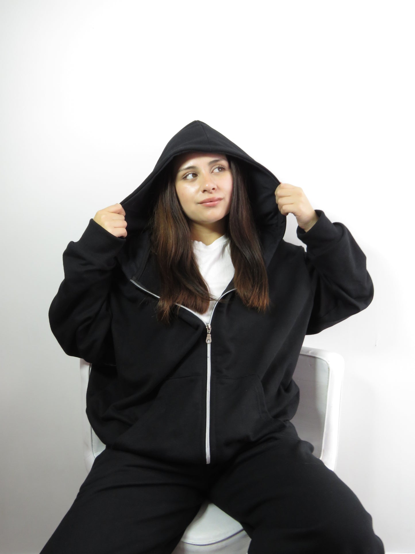 Basic Black -Hoodie Mangas Globos