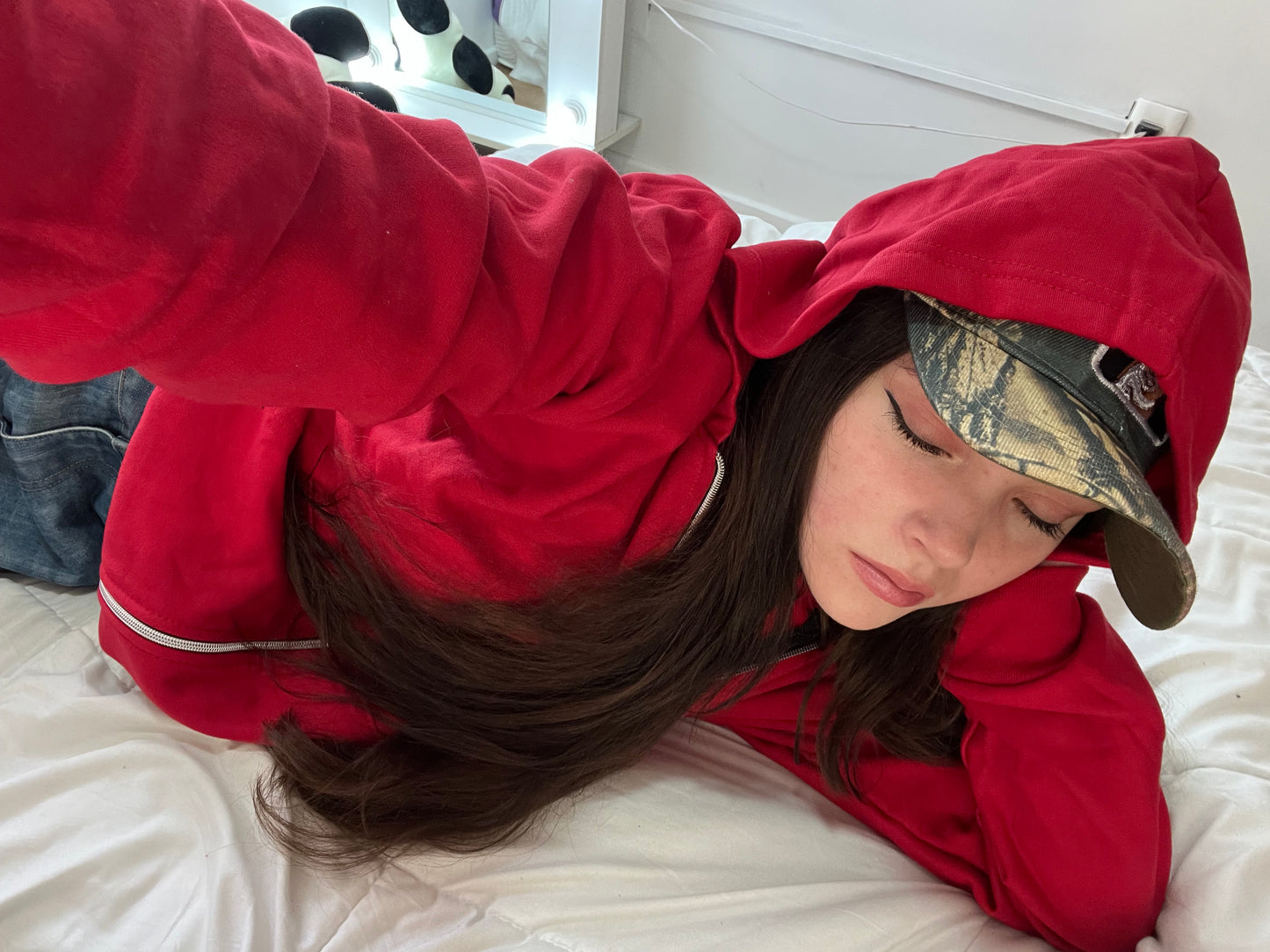 Hoodie basic rojo zip modelo clásico