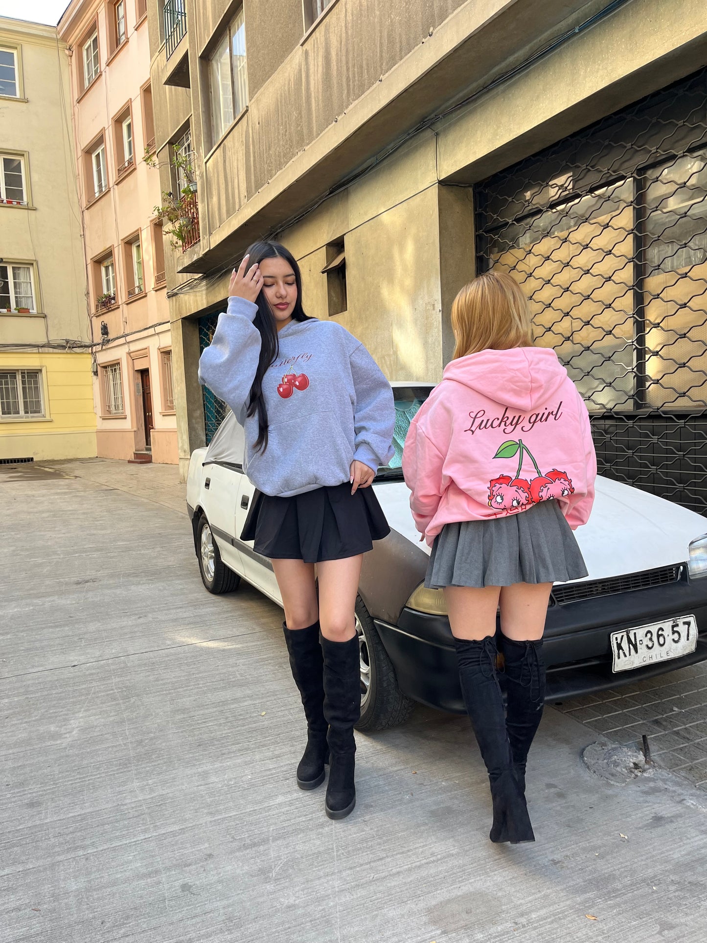Hoodie cherry modelo mangas globo ⭑