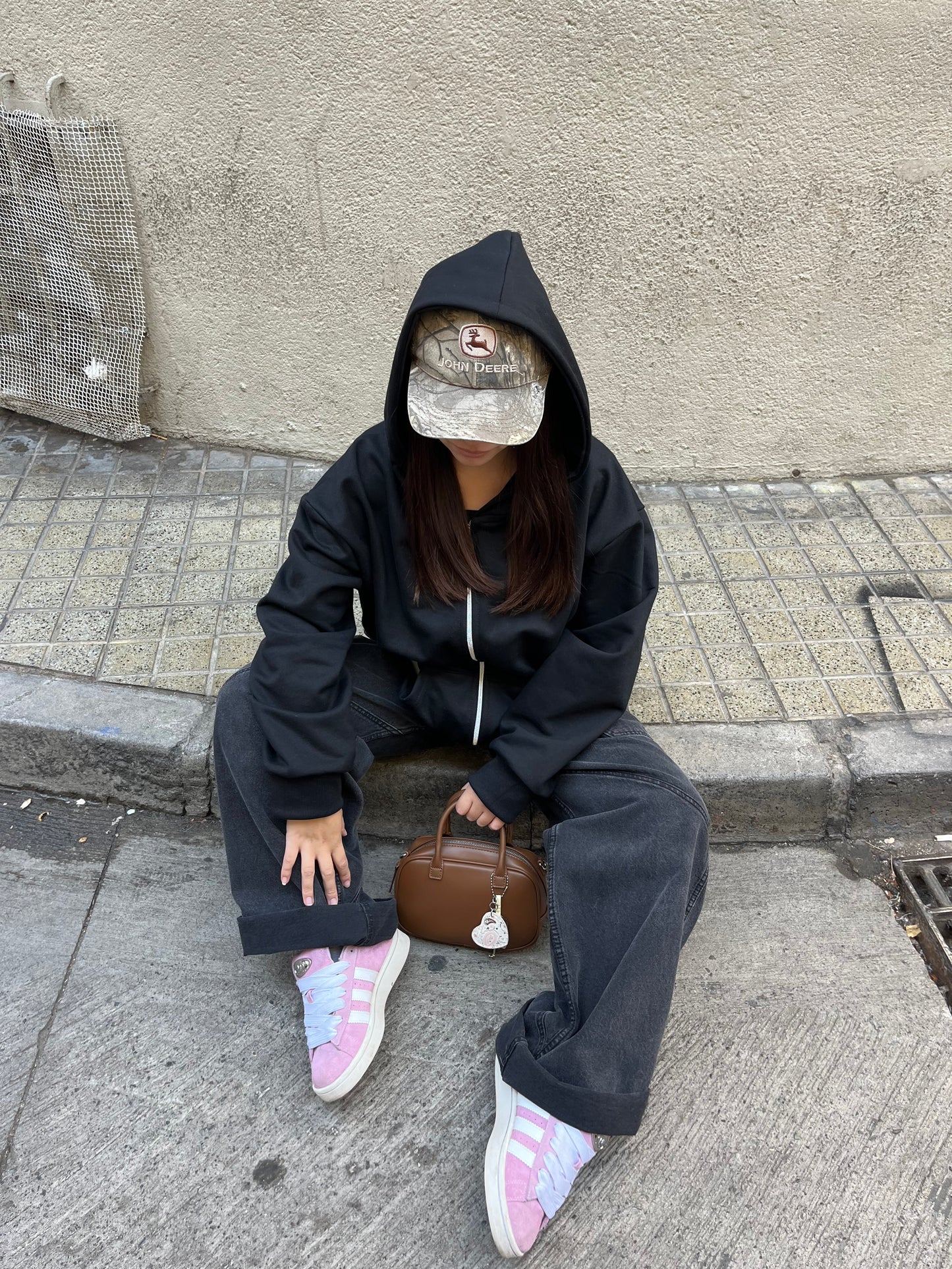 Basic Black - Hoodie Zip Mangas Globos
