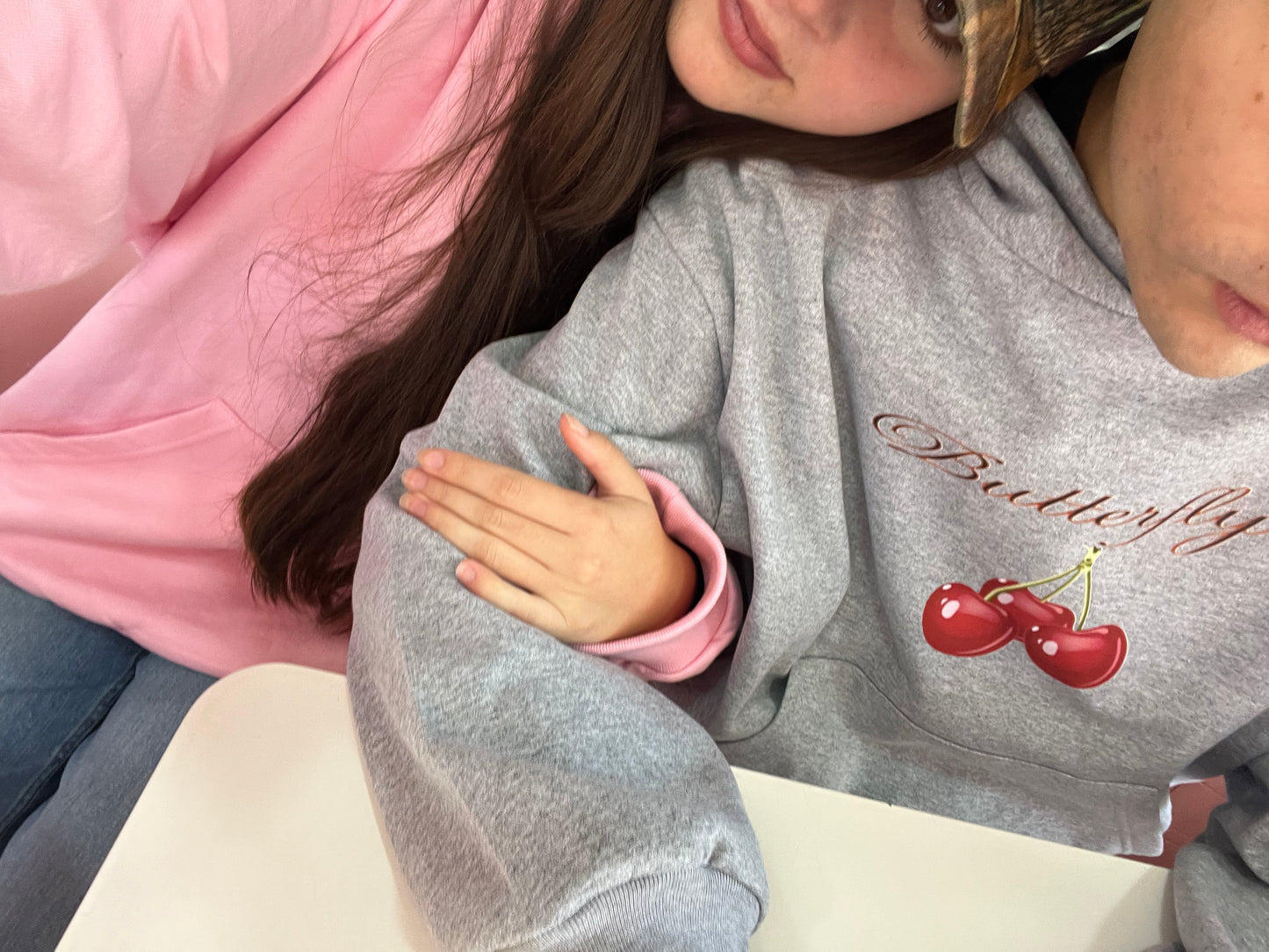 Hoodie cherry modelo manga globo gris