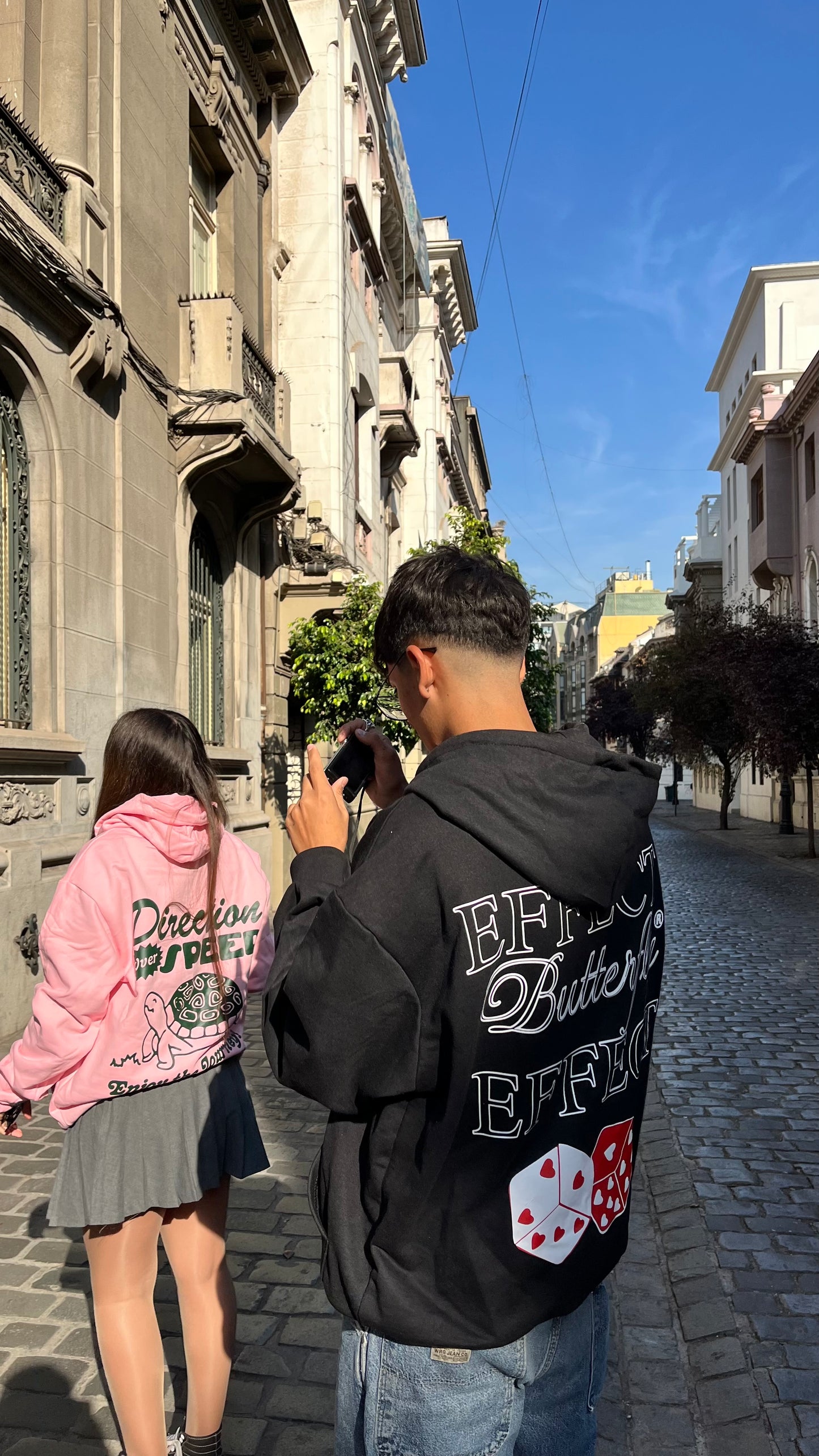 Hoodie  butterfly effect modelo negro mangas globo
