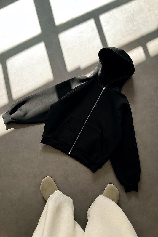 Hoodie basic negro zip  modelo clásico