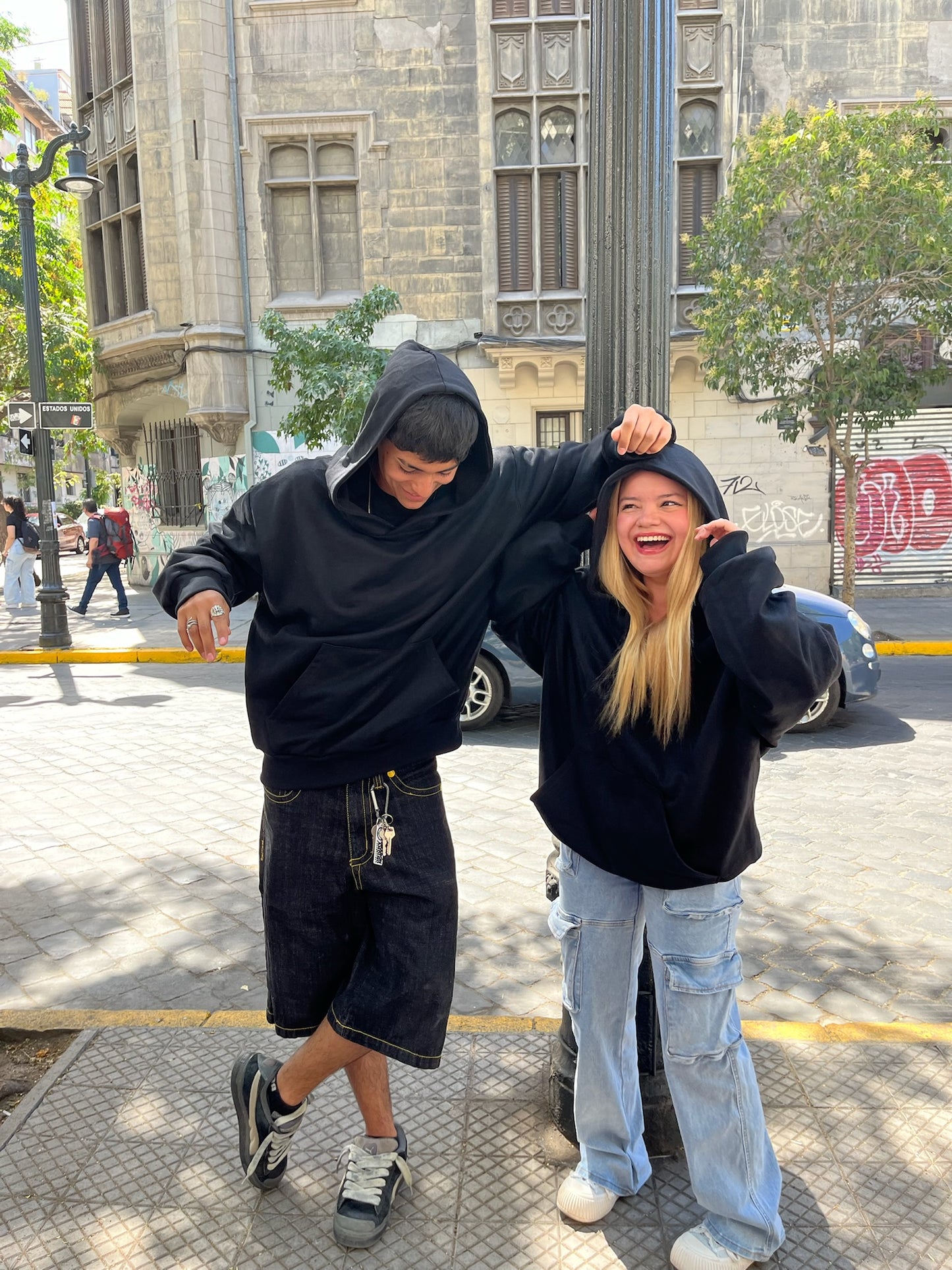 Basic Black - Hoodie Mangas Globo