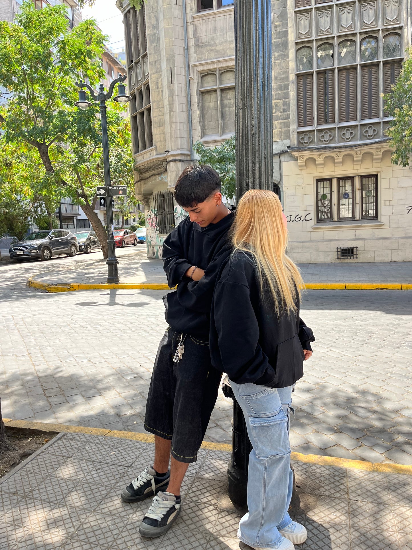 Basic Black - Hoodie Mangas Globo