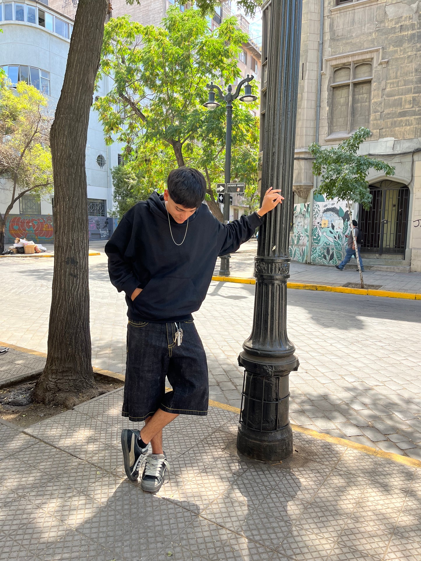 Hoodie basic negro mangas globo