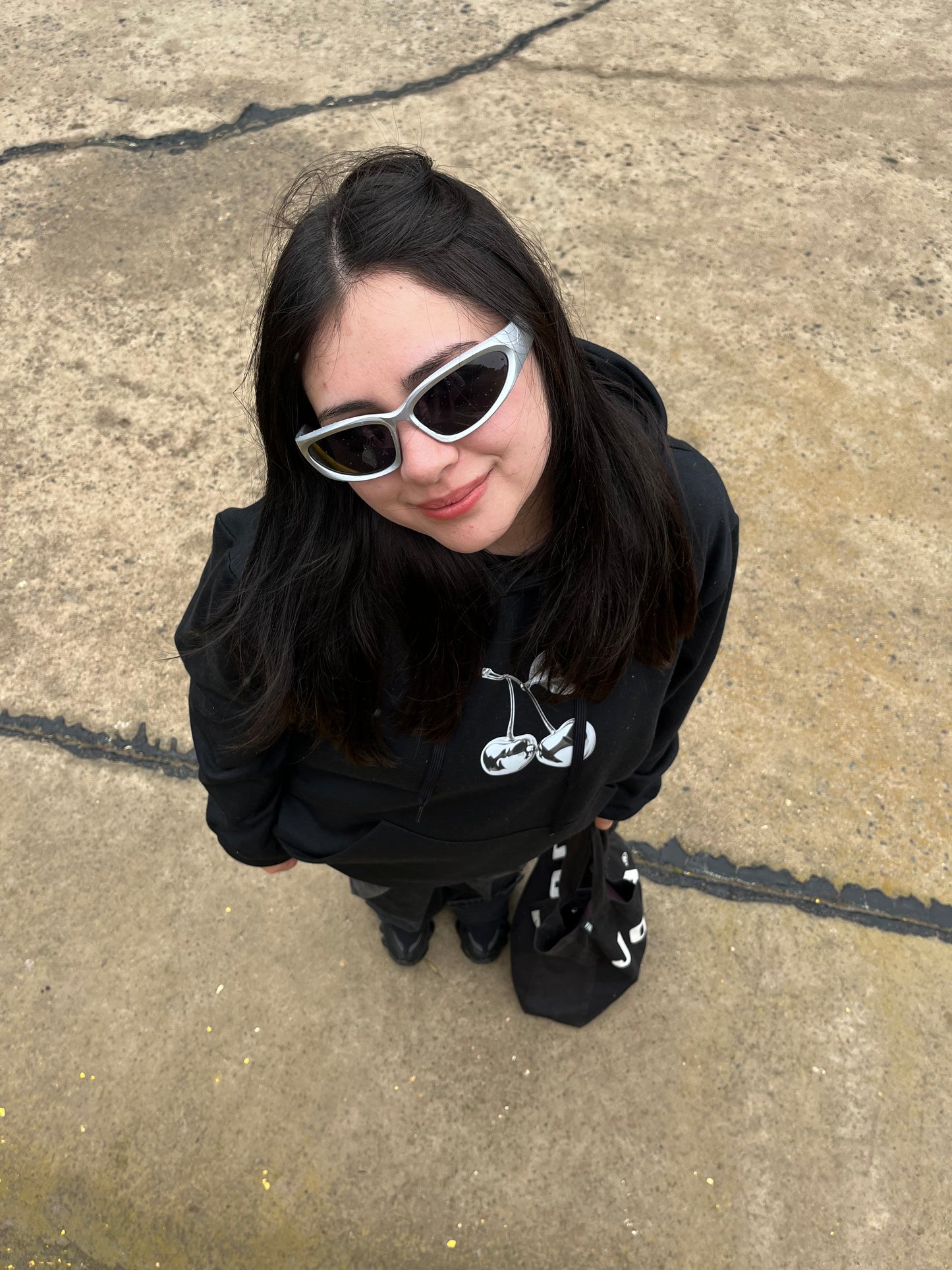 Hoodie cherry modelo clásico negro