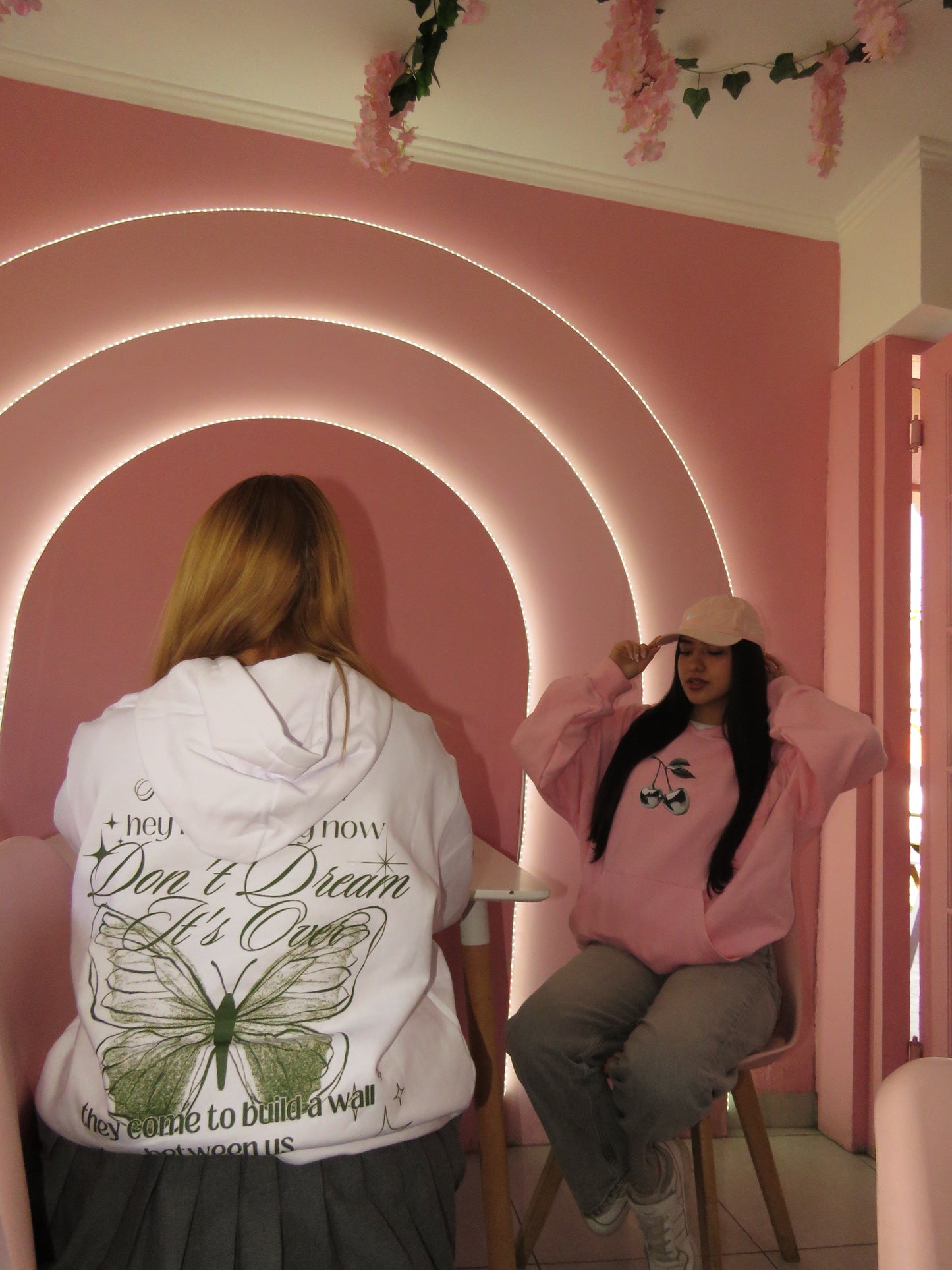Hoodie  Don’t Dream It’s Over modelo clásico