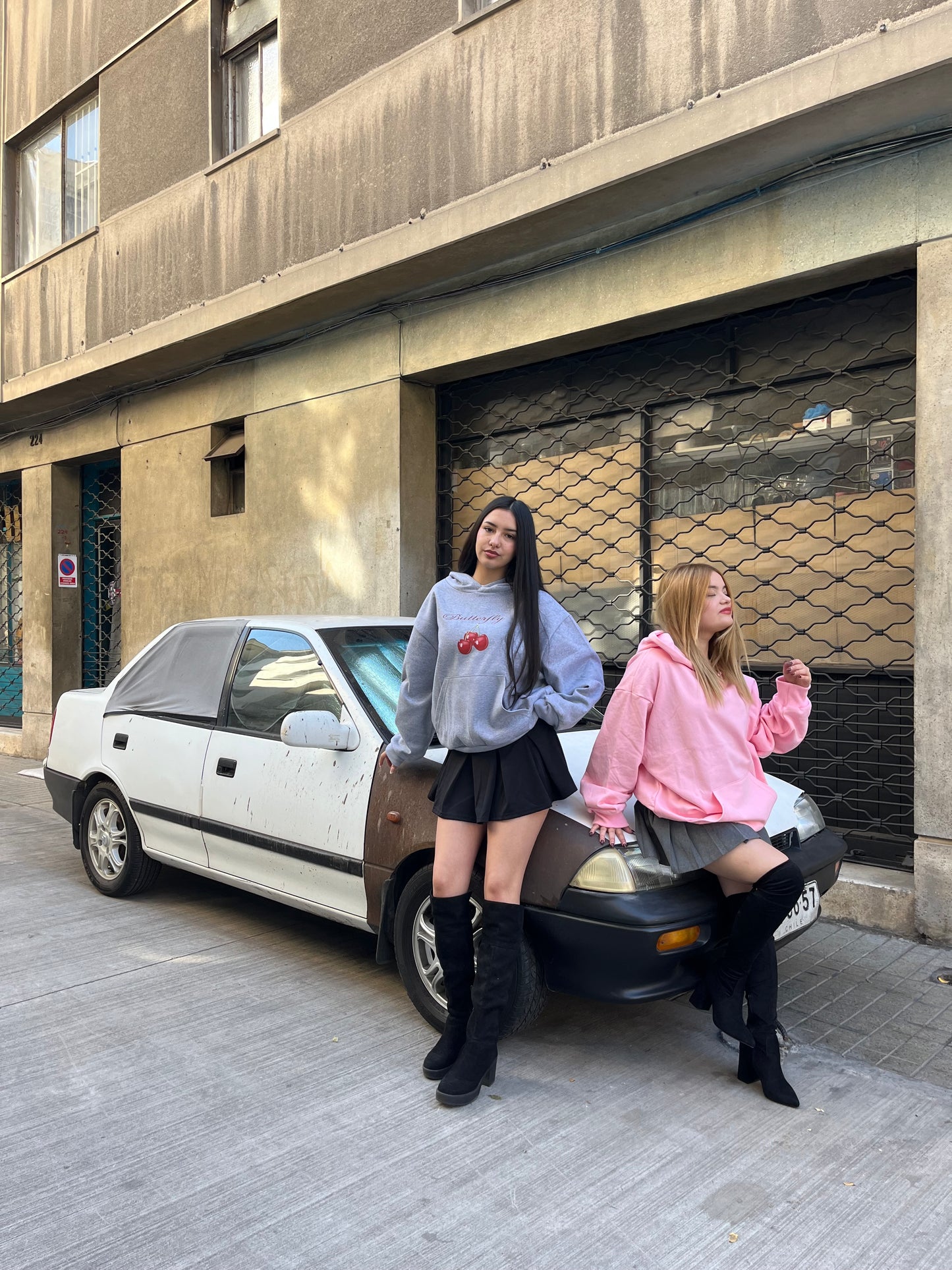 Hoodie cherry modelo manga globo gris