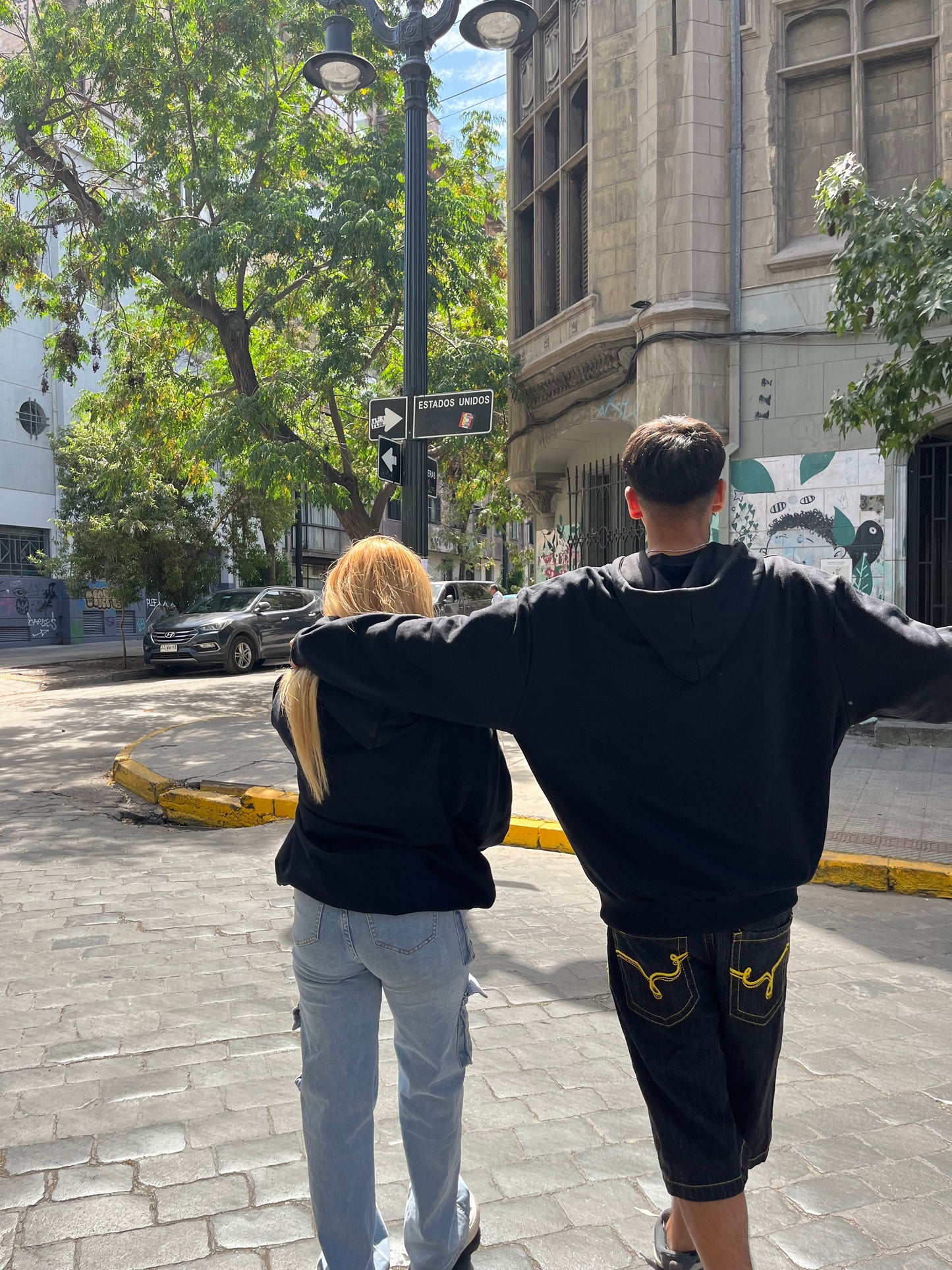Basic Black - Hoodie Mangas Globo