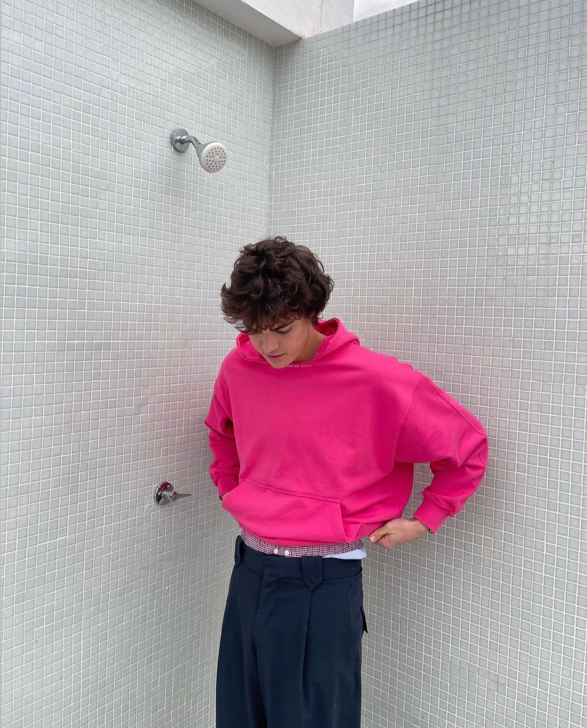 Hoodie basic fuscia modelo clásico ★
