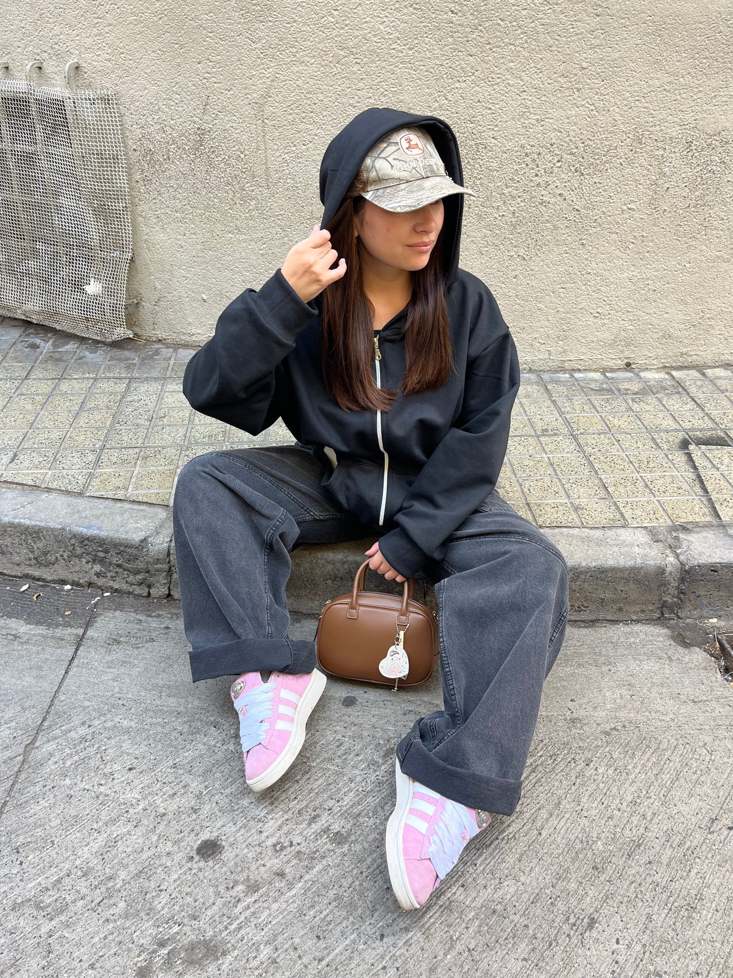Basic Black - Hoodie Zip Mangas Globos