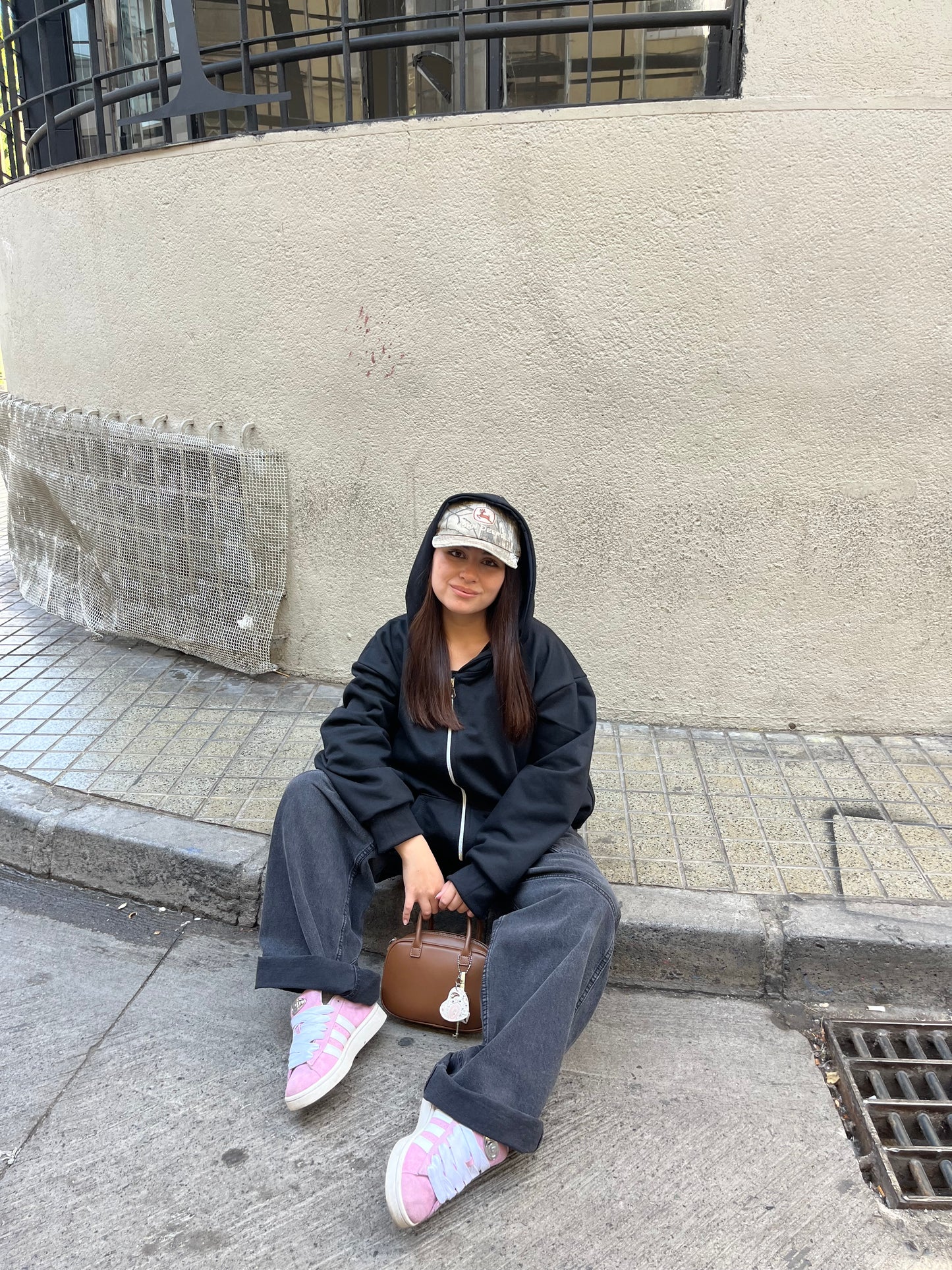 Basic Black - Hoodie Zip Mangas Globos