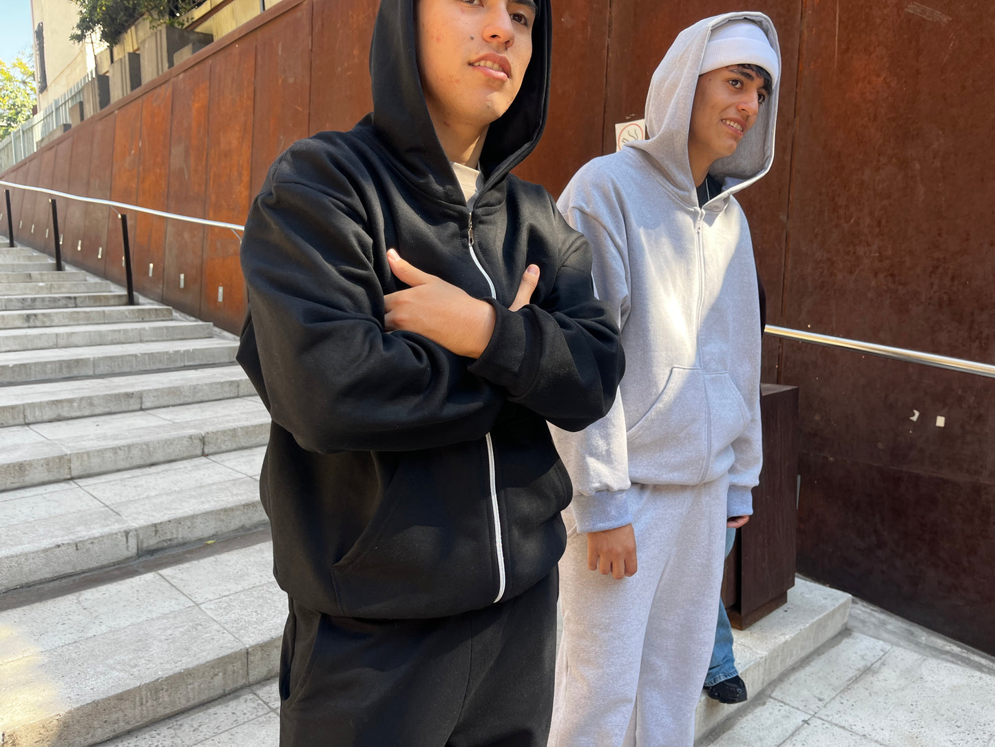 Basic Black -Hoodie Mangas Globos