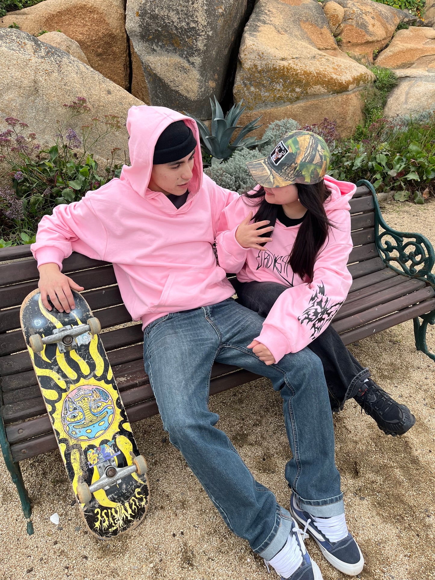 Butterfly Emblem Pink - Hoodie Mangas Globo