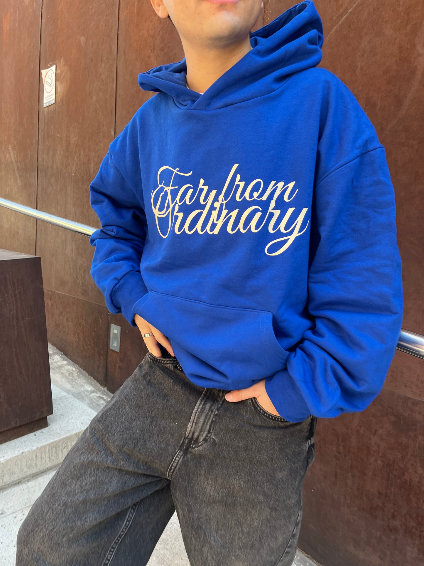 Far From Ordinary - Hoodie Mangas Globo Blue