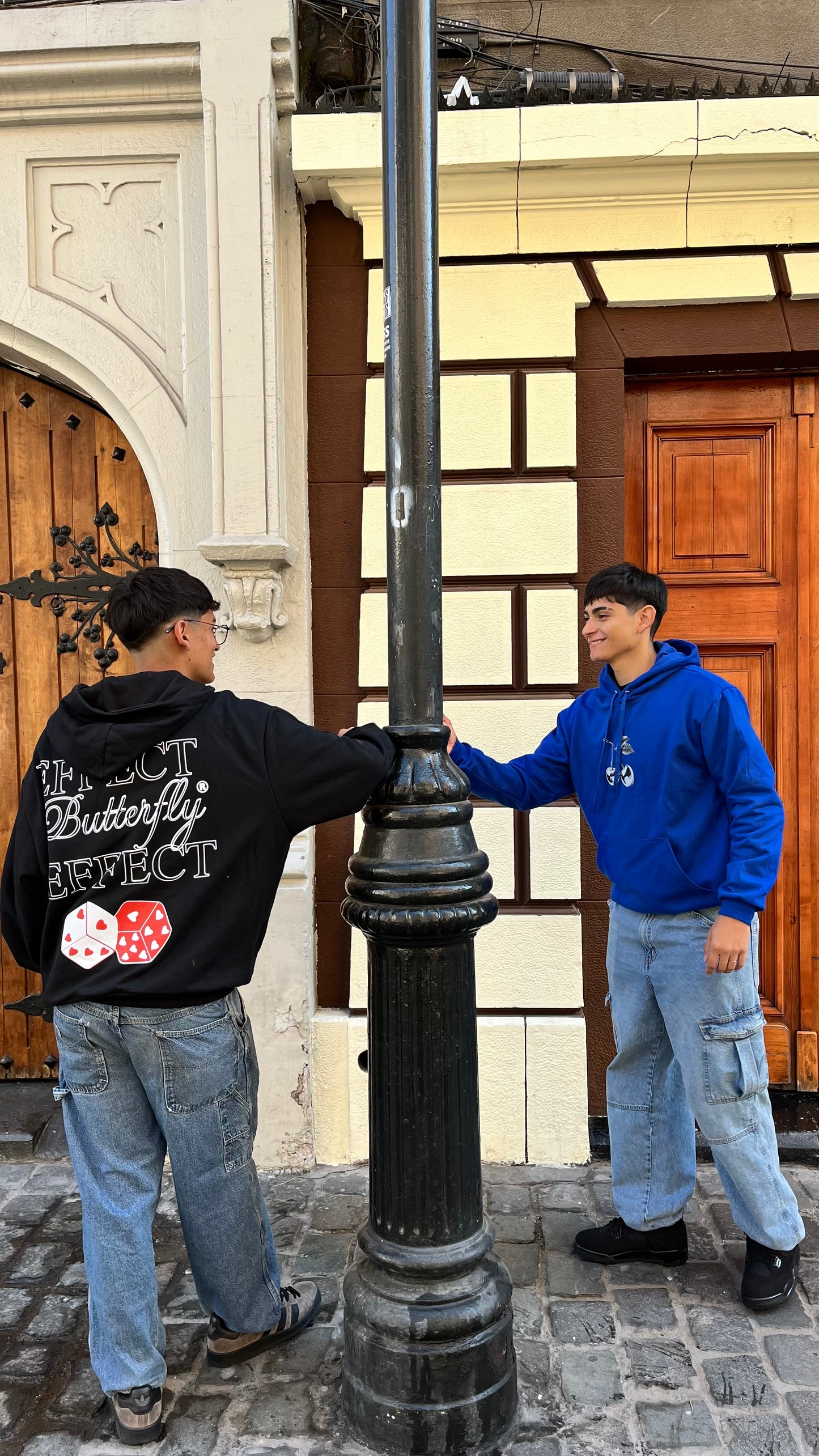 Hoodie  butterfly effect modelo negro mangas globo