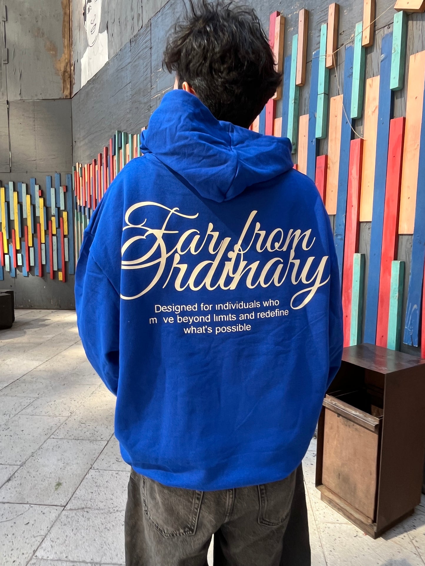 Far From Ordinary - Hoodie Mangas Globo Blue