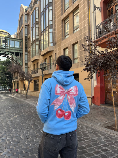 Hoodie cherry  modelo clásico celeste pastel