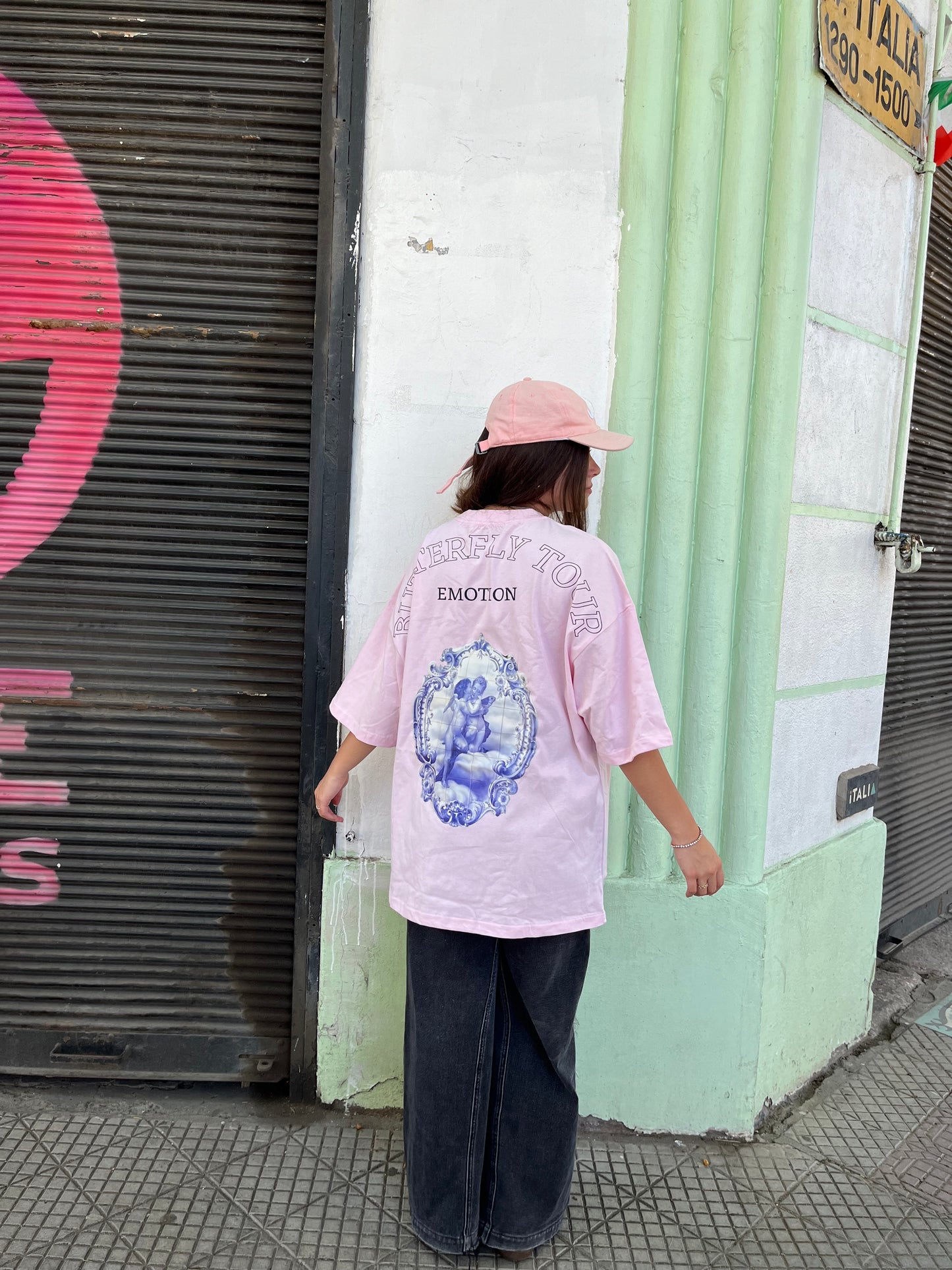 Camiseta Butterfly modelo oversized ⭑