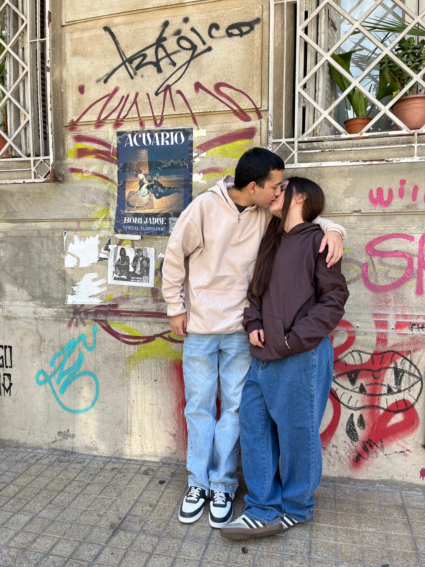 Hoodie basic marrón modelo clásico ♥︎