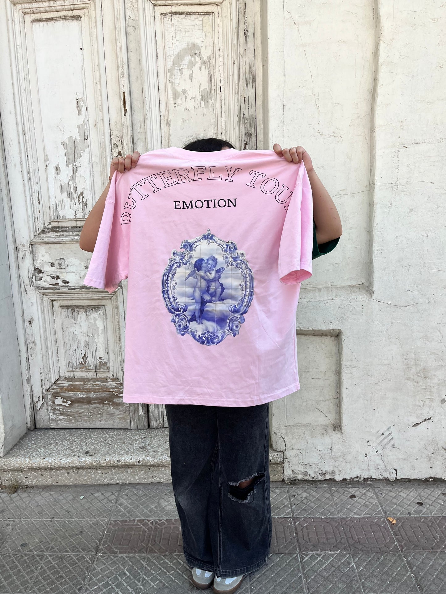 Camiseta Butterfly modelo oversized ⭑